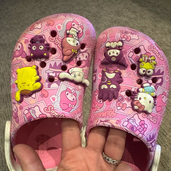 Hello kitty crocs size 11 YOUTH girls - Picture 3 of 6